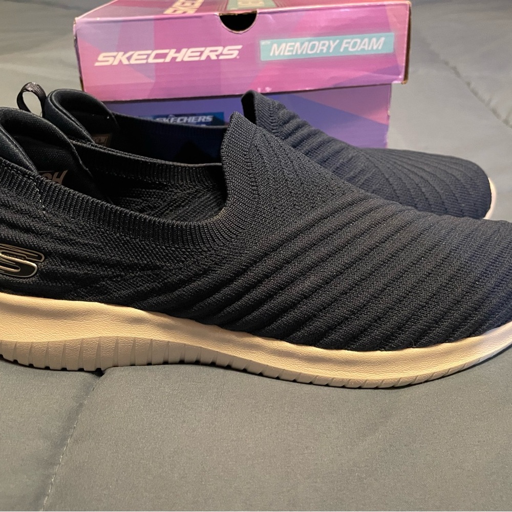 Skechers - Ultra Flex Sky’s The Limit - 9.5 worn 3 times- great condition